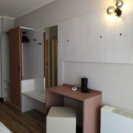 New Garden Hotel 2*